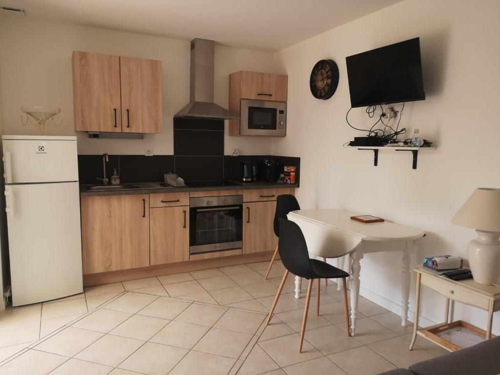 Appartement 2 Pieces Avec Terrasse Proche Mer Et Commerces Ouistreham Bagian luar foto
